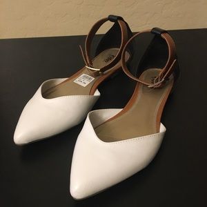 Women’s Size 8 Fioni Flats with ankle strap